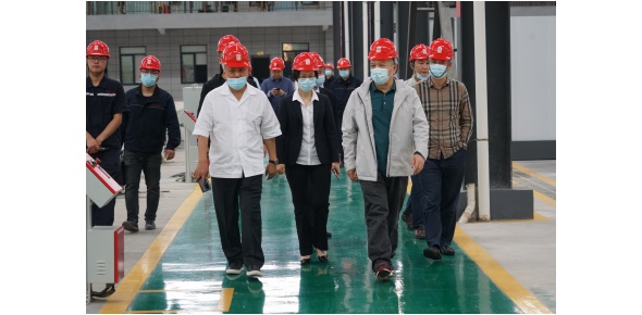 2022-5-10黃學工等省工信廳總工程師、一級巡視員市工信局姚曉麗局長等領導視察萬眾集團
