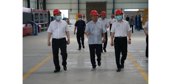 2022-6-29市委書記劉革安陪同省金融監(jiān)管局、國(guó)家開發(fā)銀行等領(lǐng)導(dǎo)視察萬眾集團(tuán)