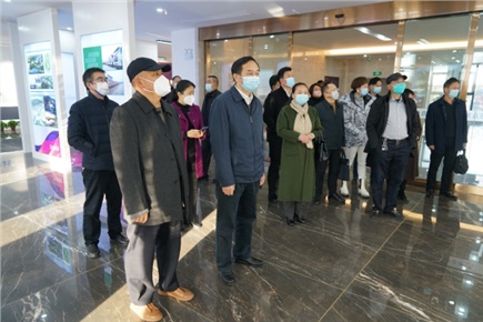 12月14日，張家界市政協(xié)黨組書(shū)記、主席歐陽(yáng)斌一行來(lái)到張家界高新區(qū)萬(wàn)眾實(shí)業(yè)集團(tuán)有限公司，宣講黨的二十大精神